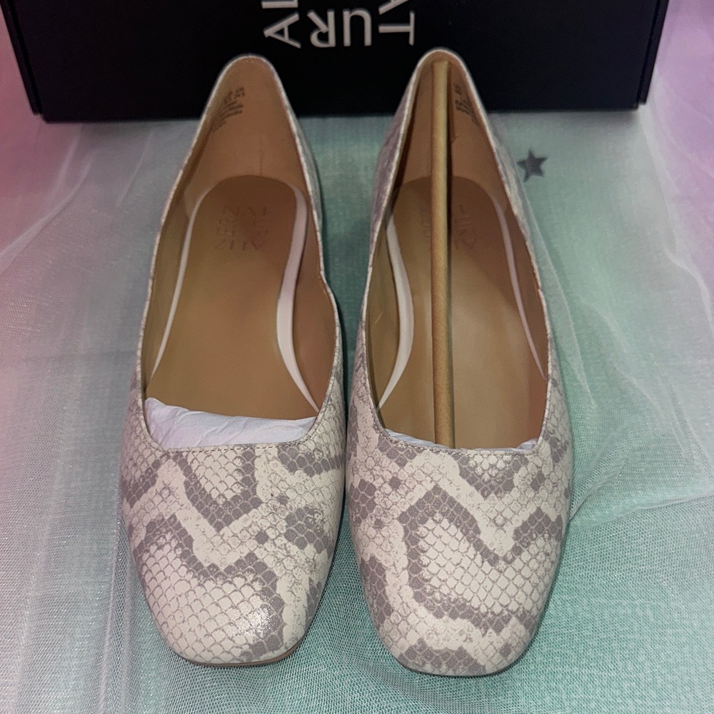 NATURALIZER White Snake Pattern Women's Flats